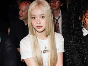 7 Gaya Hanni NewJeans di Milan Fashion Week 2023, Tampil dengan Rambut Pirang 7 Gaya Hanni NewJeans di Milan Fashion Week 2023, Tampil dengan Rambut Pirang