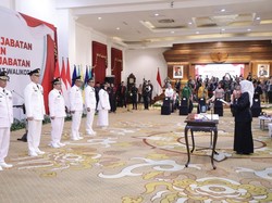 Lantik 6 Pj Bupati, Khofifah Wanti-wanti Jaga Kondusivitas di Tahun Politik