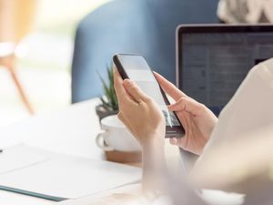 8 Cara Mendapatkan Rp 1 Juta Sehari Tanpa Modal Lewat HP 8 Cara Mendapatkan Rp 1 Juta Sehari Tanpa Modal Lewat HP