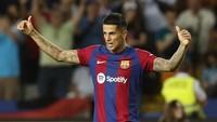 Barcelona diketahui punya budget 25-30 juta Euro untuk mempermanenkan Cancelo dari Manchester City. Itu setara Rp 413 miliar-Rp 496 miliar (Reuters)