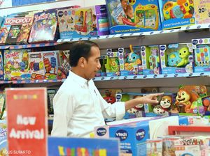 Akhir Pekan, Jokowi Kunjungi Mal di Bali Beli Mainan untuk Cucu Akhir Pekan, Jokowi Kunjungi Mal di Bali Beli Mainan untuk Cucu