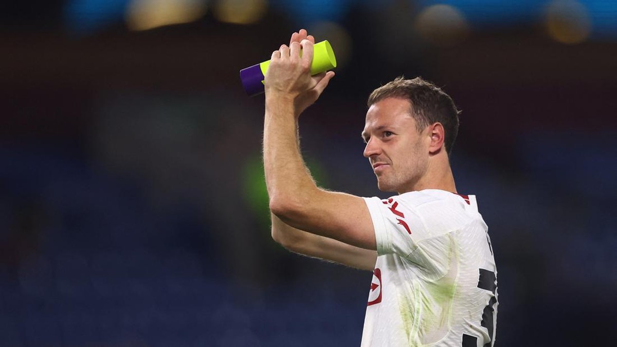 Jonny Evans menegaskan Man United biasa menjalani musim roller coaster. (Foto: REUTERS/CARL RECINE)