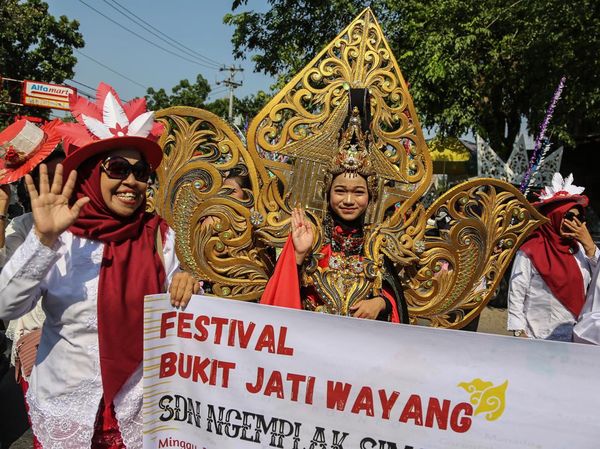 Kemeriahan Kirab Budaya Sedekah Bumi di Semarang