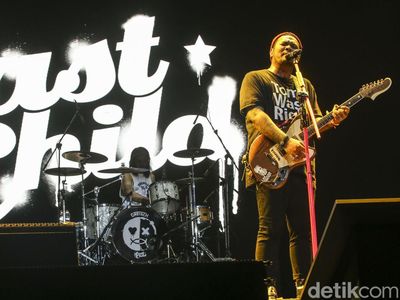 Lagu-lagu Cinta Last Child Hanyutkan Penonton Pestapora 2023