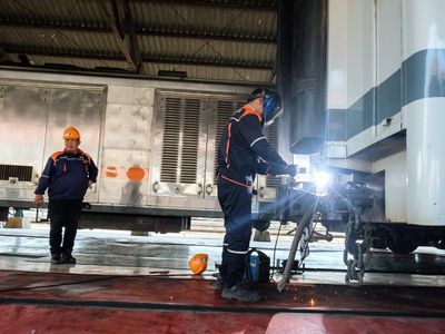 Melihat Perawatan Rutin Kereta Api di Depo Lokomotif Balapan Solo