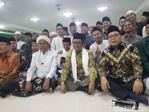 Mahfud Md Bantah Kunjungannya ke Ponpes di Jatim Terkait Pilpres 2024 Mahfud Md Bantah Kunjungannya ke Ponpes di Jatim Terkait Pilpres 2024