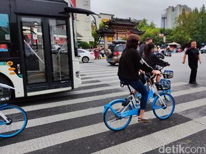 Cuma Skuter dan Sepeda Listrik yang Boleh Melintas di Jalanan Shanghai