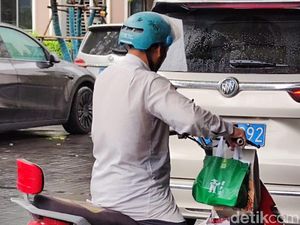 Motor Bensin cc Kecil Haram Seliweran di Shanghai, Diganti Sepeda dan Skuter Listrik