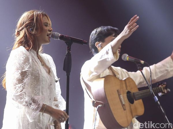 Duet Nadin Amizah dan Ananda Badudu Sendukan Pestapora 2023
