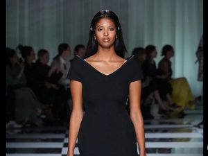 Putri Mendiang Kobe Bryant Debut di Runway, Jadi Model untuk Versace Putri Mendiang Kobe Bryant Debut di Runway, Jadi Model untuk Versace