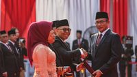 Momen Hasyim Asyari Melantik Anggota KPU