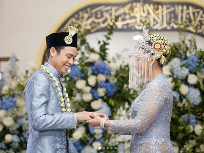 Cantiknya Atheera Putri Sandiaga Berkebaya Melayu Riau saat Menikah di New York