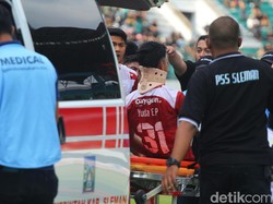 Panas Laga PSS Vs Madura United: 1 Pemain Dibawa Ambulans-Staf Dikeroyok