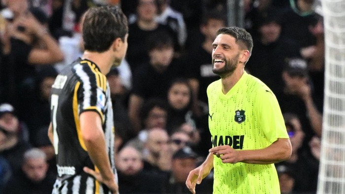 Soccer Football - Serie A - U.S. Sassuolo v Juventus - Mapei Stadium - Citta del Tricolore, Reggio Emilia, Italy - September 23, 2023 U.S. Sassuolos Domenico Berardi celebrates scoring their second goal REUTERS/Alberto Lingria