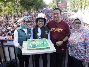 Momen Ultah Cak Imin Dirayakan di Tengah Warga Makassar yang Menyemut