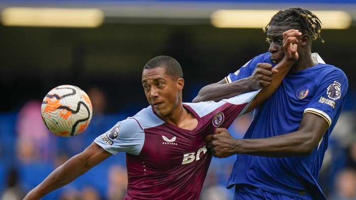 Aston Villa Permalukan Chelsea di Stamford Bridge Chelsea vs Aston Villa tersaji di lanjutan Liga Inggris. The Blues kena petaka kartu merah di awal babak kedua dan akhirnya kalah 0-1. Chelsea menjamu Aston Villa di lanjutan Liga Inggris pekan keenam, Minggu (24/9) di Stamford Bridge.