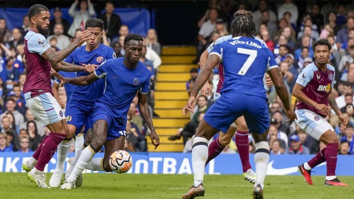 Chelsea vs Aston Villa tersaji di lanjutan Liga Inggris. The Blues kena petaka kartu merah di awal babak kedua dan akhirnya kalah 0-1. Chelsea menjamu Aston Villa di lanjutan Liga Inggris pekan keenam, Minggu (24/9) di Stamford Bridge.
