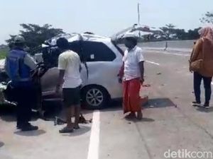Avanza Pecah Ban Tabrak Pembatas Tol Gempol-Pasuruan, Satu Orang Tewas Avanza Pecah Ban Tabrak Pembatas Tol Gempol-Pasuruan, Satu Orang Tewas