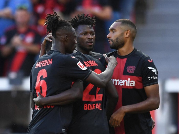 Soccer Football - Bundesliga - Bayer Leverkusen v 1. FC Heidenheim - BayArena, Leverkusen, Germany - September 24, 2023 Bayer Leverkusen's Victor Boniface celebrates scoring their third goal with Odilon Kossounou, Edmond Tapsoba and Jonathan Tah REUTERS/Edith Geuppert DFL REGULATIONS PROHIBIT ANY USE OF PHOTOGRAPHS AS IMAGE SEQUENCES AND/OR QUASI-VIDEO.