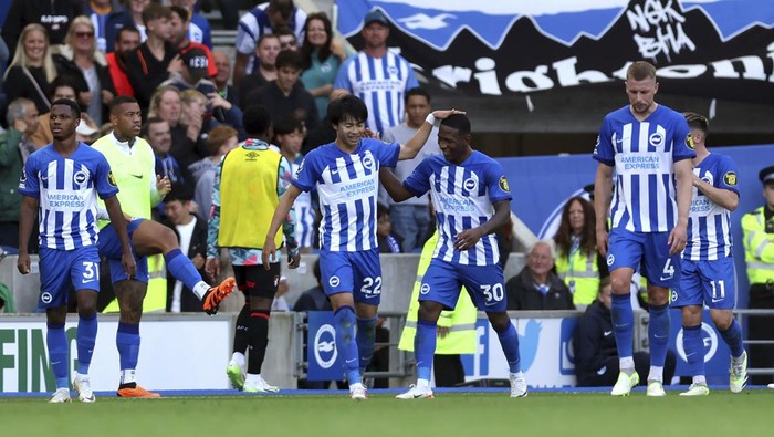 Brighton and Hove Albions Kaoru Mitoma, center left, celebrates scoring with teammates during the English Premier League soccer match between Brighton and Hove Albion and Bournemouth at the AMEX Stadium, Brighton, England,: Sunday Sept. 24, 2023. (Steven Paston/PA via AP)