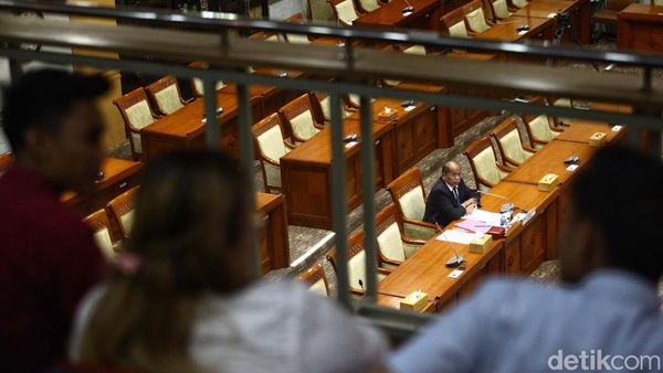 Calon Hakim Konstitusi Abdul Latif Diuji DPR, Ditonton Publik