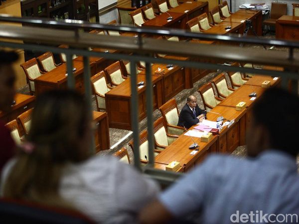 Calon Hakim Konstitusi Abdul Latif Diuji DPR, Ditonton Publik