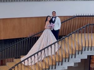 Gaya Chen Giovani di Resepsi ke-4, Menantu Hotman Menawan Pakai Gaun 40 Kg Gaya Chen Giovani di Resepsi ke-4, Menantu Hotman Menawan Pakai Gaun 40 Kg