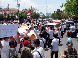 Kuota PPPK Nakes Dihapus, Massa Pekerja Kesehatan di Brebes Tutup Pantura