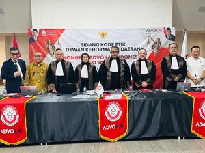 9 Hakim MK Tak Hadir, Sidang Kode Etik Denny Indrayana Ditunda 9 Hakim MK Tak Hadir, Sidang Kode Etik Denny Indrayana Ditunda