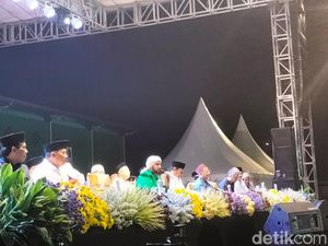 Habib Syech Ingatkan Selawatan Jangan Dicampur dengan Politik Habib Syech Ingatkan Selawatan Jangan Dicampur dengan Politik