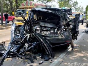 Innova Remuk Usai Tabrak 2 Dump Truck, Begini Kondisi Para Korban Innova Remuk Usai Tabrak 2 Dump Truck, Begini Kondisi Para Korban