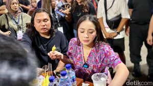 Begini Aksi Nagita Slavina dan Keanu Mukbang di Jajarans Festival