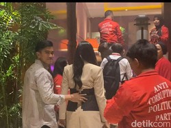 Kaesang Hadiri Acara Kopdarnas PSI di Djakarta Theater