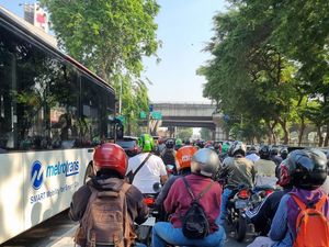 Lalin Lenteng Agung Arah Pasar Minggu Jaksel Macet Pagi Ini