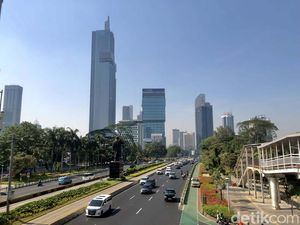 Lihat Lagi Foto-foto Langit Jakarta yang Membiru Siang Tadi Lihat Lagi Foto-foto Langit Jakarta yang Membiru Siang Tadi