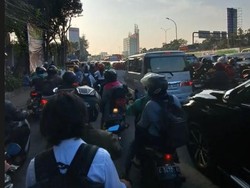 Cerita Andy Terkena Macet 30 Menit di TB Simatupang Arah Condet Pagi Ini
