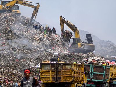 Masih Terbakar, Begini Kondisi TPA Jatiwaringin Tangerang