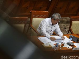 Momen Calon Hakim MK Firdaus Dewilmar Diuji DPR