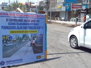 Pengumuman! Ada Pengalihan Arus Lalu Lintas di Jalan Dewi Sri Kuta