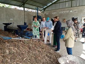 Warga Kedonganan Manfaatkan PLTS untuk Operasional TPS3R Warga Kedonganan Manfaatkan PLTS untuk Operasional TPS3R