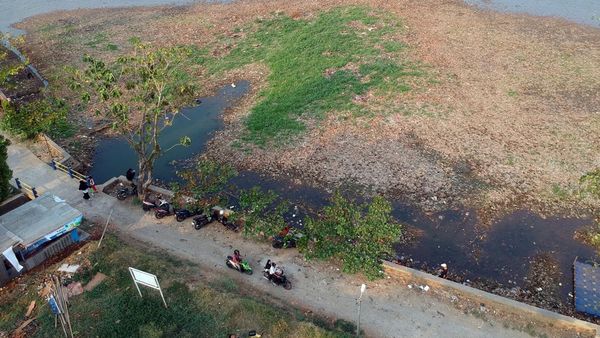 Potret Air Situ Cilodong Depok Menyusut Akibat Kemarau