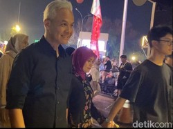 Ketika Ganjar Pranowo Bareng Istri dan Anak Nonton Sheila on 7 di Pestapora