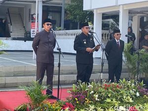 Achmad Fahmi Kembali Jadi Guru Usai Tuntas Jabat Walkot Sukabumi Achmad Fahmi Kembali Jadi Guru Usai Tuntas Jabat Walkot Sukabumi