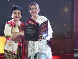 Humas Pegadaian Raih Penghargaan Top 50 Kartini Humas Indonesia