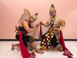 Kisah Ayah dan Anak yang Lulusnya Barengan dari ITS