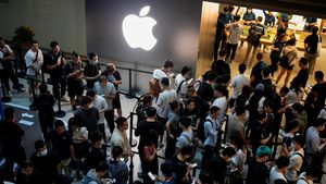 Potret Warga China Antre Panjang Demi iPhone 15