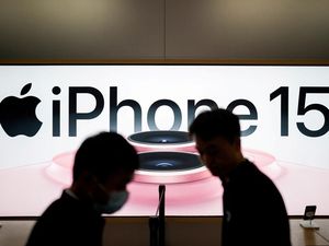 Gegara Badai dan Banjir, Produksi iPhone di India Dihentikan Sementara Gegara Badai dan Banjir, Produksi iPhone di India Dihentikan Sementara