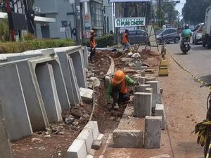 Pemkot Depok Kucurkan Rp 2,7 M untuk Trotoar Ramah Disabilitas di Cinere Pemkot Depok Kucurkan Rp 2,7 M untuk Trotoar Ramah Disabilitas di Cinere