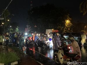 Jalan Tengku Amir Hamzah Medan Direndam Banjir, Puluhan Motor Mogok Jalan Tengku Amir Hamzah Medan Direndam Banjir, Puluhan Motor Mogok
