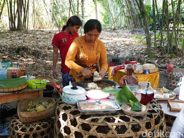 Sensasi Belanja dengan Kepingan Bambu di Pasar Pelipur Lara